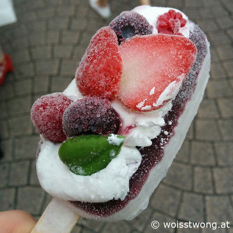 Verrückte Eissorten in Japan - Eis am Stiel mit Früchten
