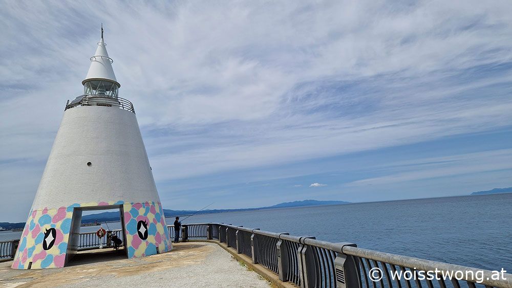 West Lighthouse auf der Hafenpromenade, Aomori, Japan