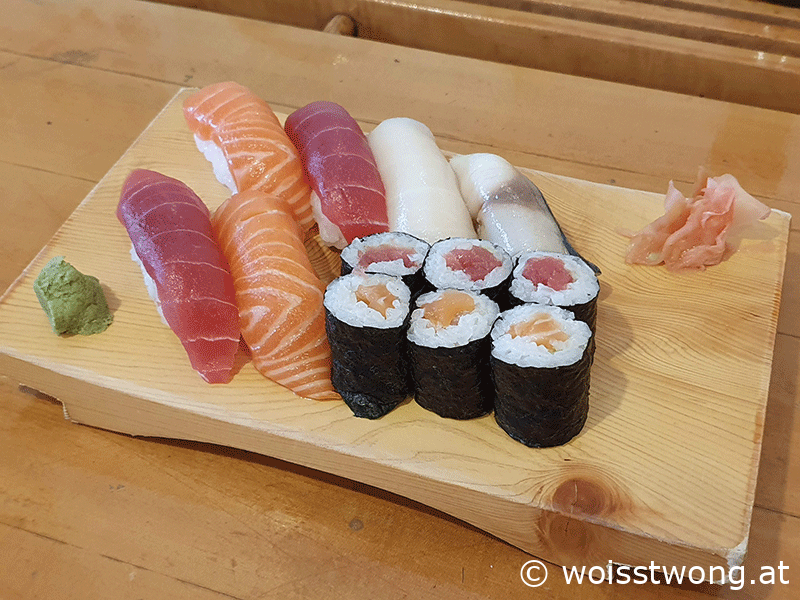 Nigiri und Maki Sushi mit Lachs, Thunfisch und Butterfisch