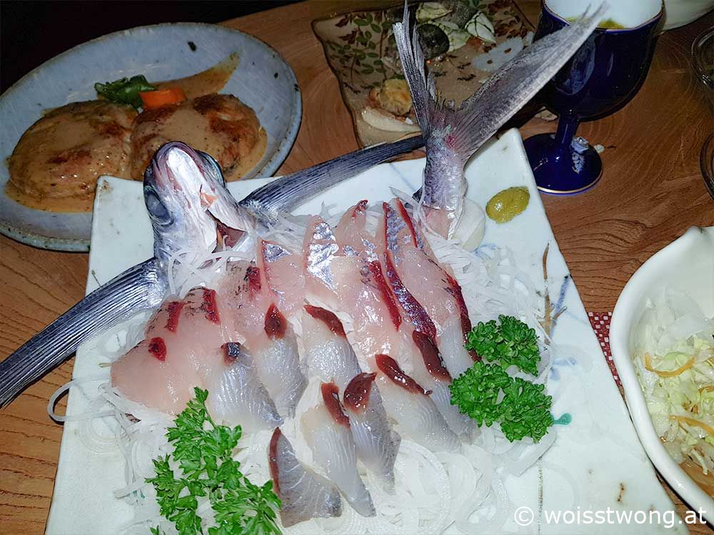 Tobiuo 飛魚 Fliegender Fisch als Sashimi auf Yakushima, Japan